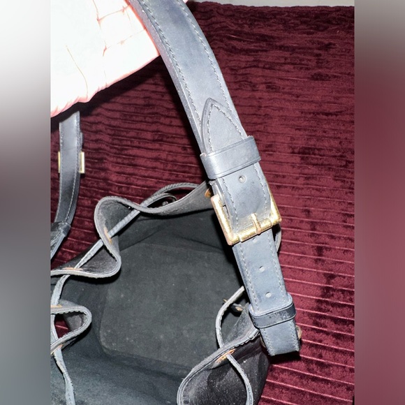 Louis Vuitton Epi Noe Bucket Bag - Picture 14 of 17